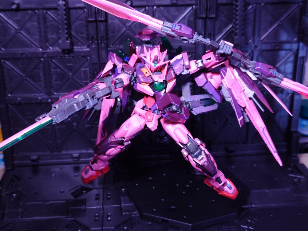 ダブルオーライザーの武装、ＧＮソードⅡを連結したＧＮツインランスもカッコいいですね！それにしても中々大きい武装が多いのに保持力スゴイな、いい誤算です(⁠≧⁠▽⁠≦⁠)