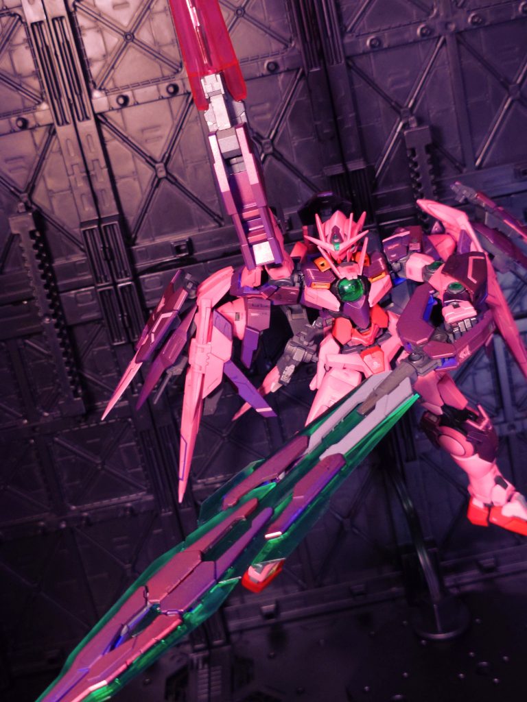 フルドライヴの粒子生成量は伊達じゃない。ライザーソード、ＧＮバスターソード、ツインランス、量子化などをバンバン使って放出しないと使い切れないレベル。誰に使うんだ、こんなの？？