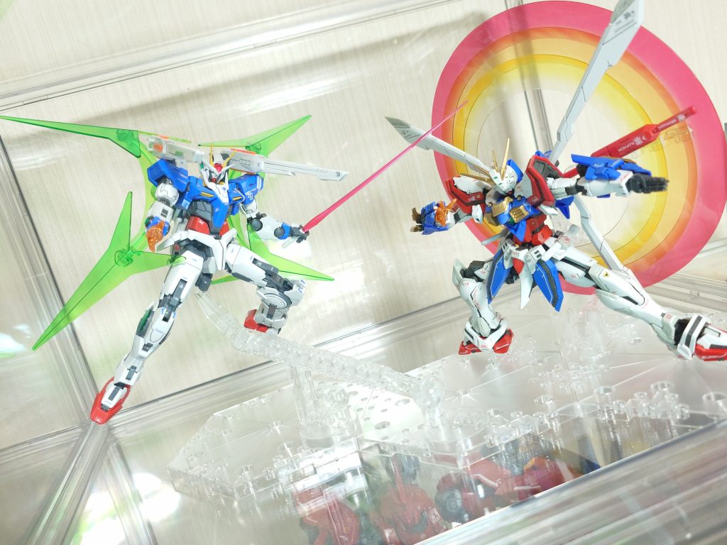 右手はこのお方から拝借。並べてみると師弟感がありますね、ドモンが弟子を取ったらこんな感じになったり？？