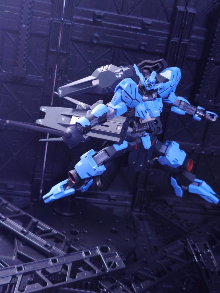 成形色の色合いがかなり濃い目の水色で違和感が強かったので調色して全塗装。いい感じの色が出せて結構満足しています(•‿•)