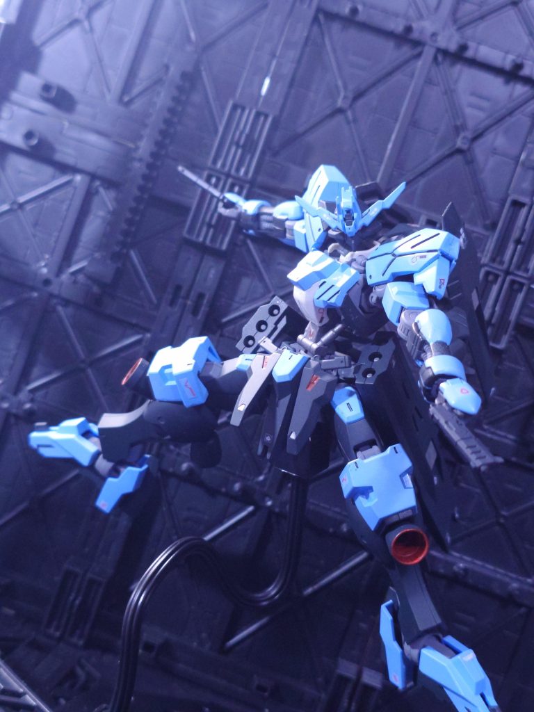 ガンプラでガン=カタ二丁拳銃カッコいい✨️HGは単一成型パーツでちゃっちぃですが、MGでどんな感じになるか楽しみですね!