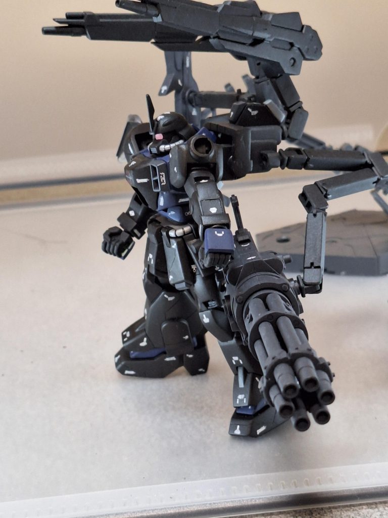 左側に付けた大型ガトリングガン「1/3の純情なガトリング」(笑)