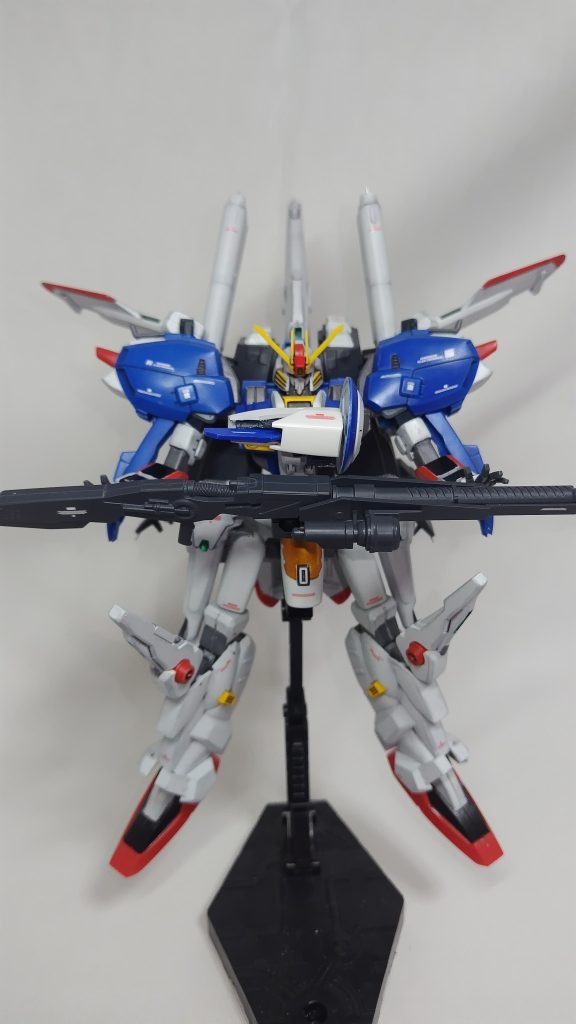 ビームスマートガンのレドーム部分もジャンクから自作しました。完成したあとに足先やら合わせ目が処理できてないとこあったりとミスもありましたが思い出の物になりました。