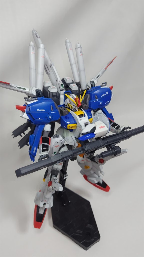 合わせ目消しや足の回転軸の追加、セミスクラッチ等色々試してみました。おかげで色々動かすと折れてしまいそうなので半固定モデルです💦