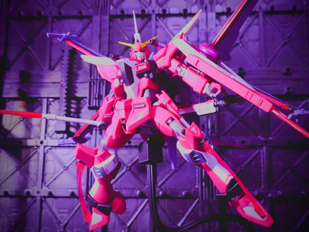 宇宙空間にボワッと輝く箱絵風にしてみたくて、編集使って蛍光色強めに。実際このカラーにしたら作業中ずっと目が痛そうですが、お手軽に色味を変えられて便利ですね。