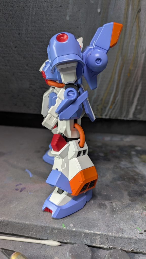 サイドビューです。それなりにボリュームありますね。