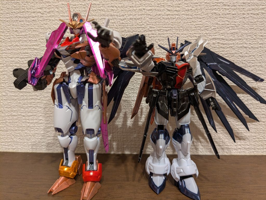 紅魔館でよくご一緒しているパチュリーさんとのツーショット身長差はそんなないらしいんですが、まぁ強さやイメージでこんなもんなのかなということで笑