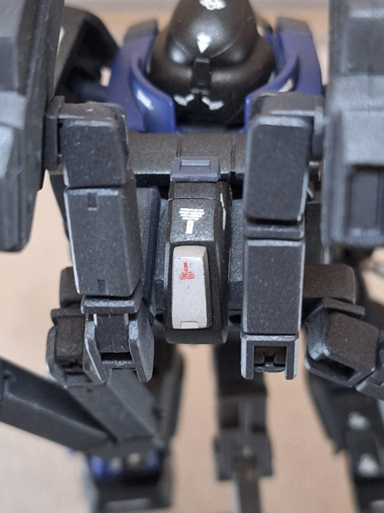 こちらのバックパックにつけた白いパーツがサイコミュ受信&増幅器という設定です(^ー^)