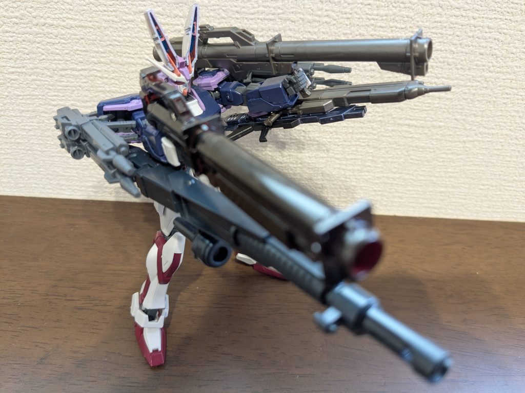 両腕を前方に向ければ、前方60°をすべて射程に収めるフルバーストな感じです。鈴仙のスペル「一斉射月（ルナティック•フルバースト）」のイメージにできて良い感じでした。