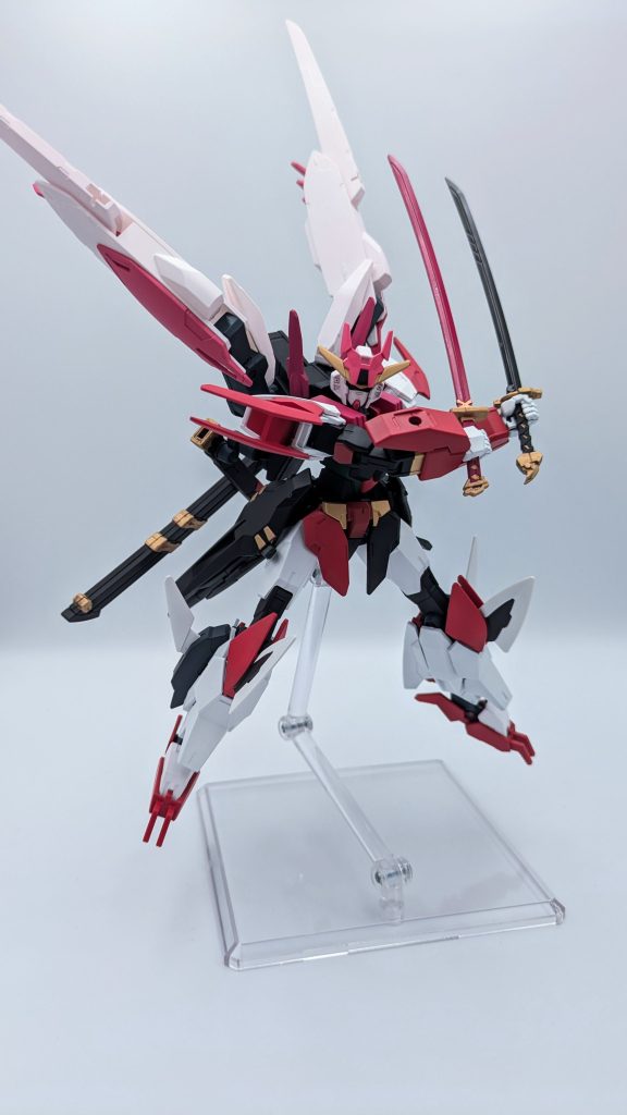 ガーベラ・ストレートを構えて。黒刀の妖刀・羅刹、赤刀の鬼人・阿修羅でそれぞれ塗り分けています。あくまでイメージ程度ですが。