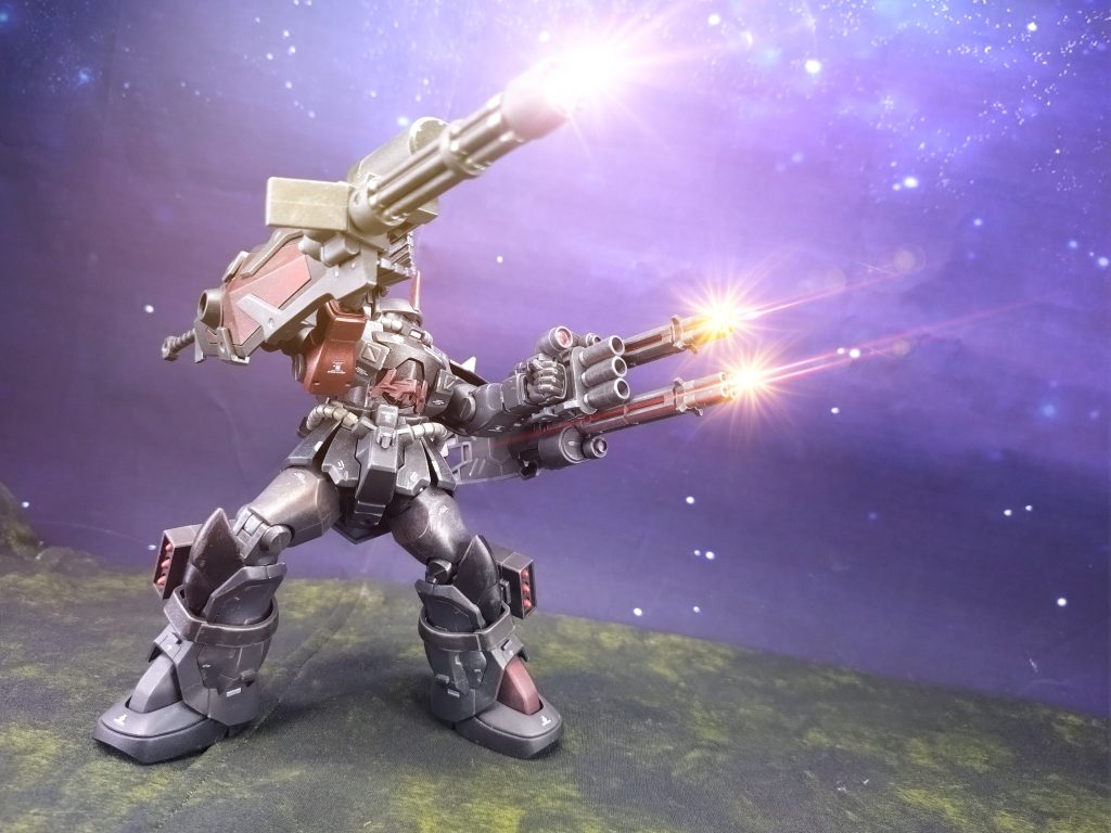 トビアス・ライホというキャラ名は、メタラーの方にはすぐわかると思いますが、Edguy / Avantasiaのトビアス・サメットと、 Children of Bodomのアレキシ・ライホです。もっと分かりやすいMETALレジェンドの名も色々有りますが、個人的に世代としてはやっぱりこの辺りwBD1に相手役で出した時からあーだこーだ考えていて、色んな機体を乗り継いでいくエースに育てたいな、なんて思ってたりします。BD1にヤラれた彼はリベンジに燃えていますが、今回の舞台設定12月中旬には既にBD1はイフリート改と交戦して大破してます。かといって蒼い死神に拘って妄執していくというわけではなく、カラッとした職業軍人なイメージ。