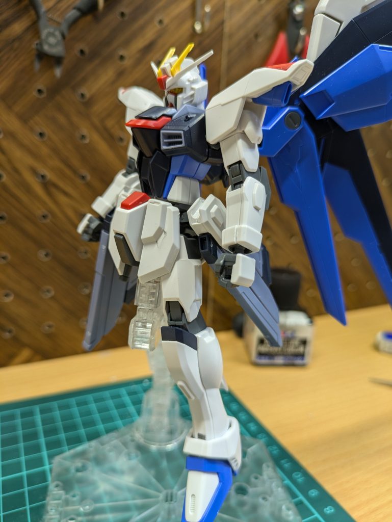 素組み片足バラしてから撮りました