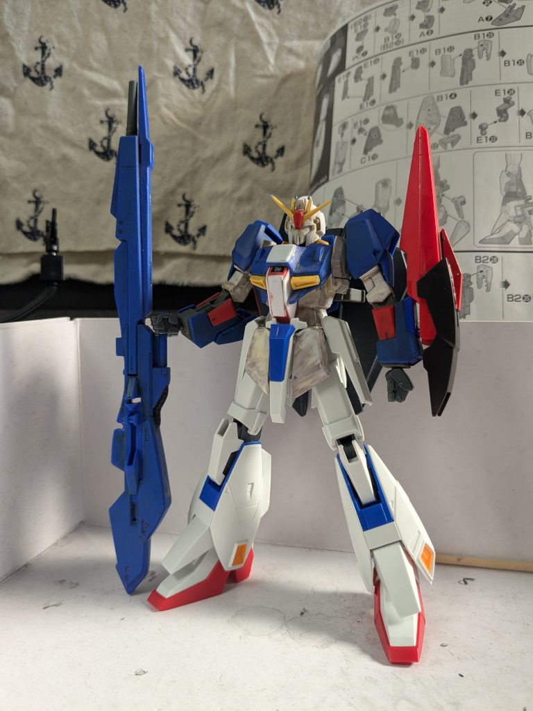 足の合わせ目消しに悩んでいた時、偶然近所の中古店に組み立て済みのリバイブZがいたので、いっそのことこれを流用しようとニコイチしました。下半身の可動が簡単に広くなったのはありがたかったですが、2003年版と異なるスリムな造形に頭を悩ませました。