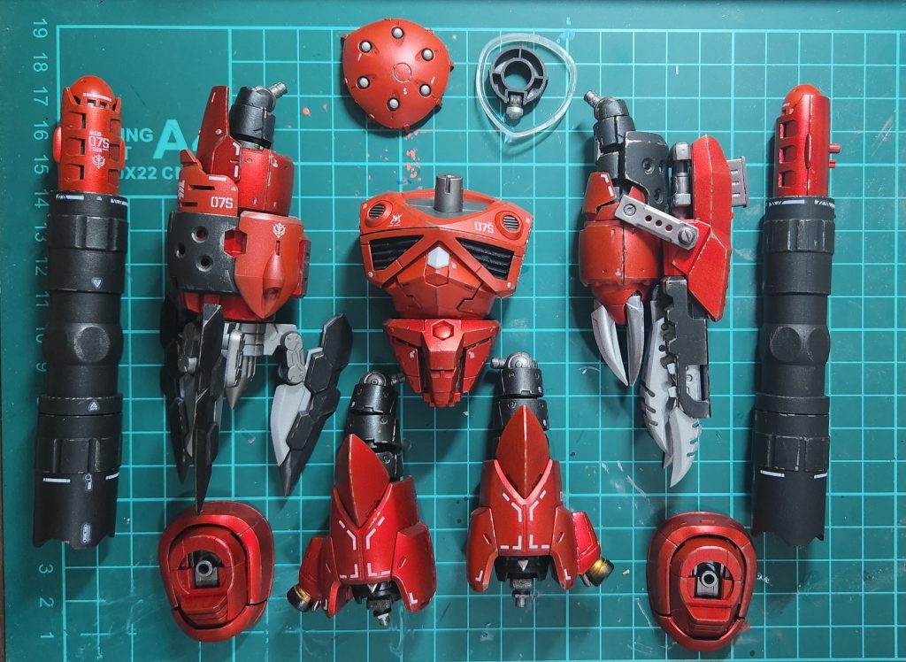 赤：ガンダムマーカー　ロイヤルメタレッドピンク：モデラーマーカー　メタレッド黒：アクリル絵の具　黒爪：ガンダムマーカー　メッキシルバー関節部：モデラーマーカー　ガンメタリックモノアイ：メタリックシールに蛍光ピンク右腕　コトブキヤ　ヘヴィウェポンユニット02 スパイラルクラッシャー　他左腕　コトブキヤ　ウェポンユニット28 インパクトエッジプロペラントタンク　百均LEDライトデカール　水転写デカール、百均デカール最後にチッピング、つや消し最後まで見ていただき、ありがとうございます！(gundam-kao6)