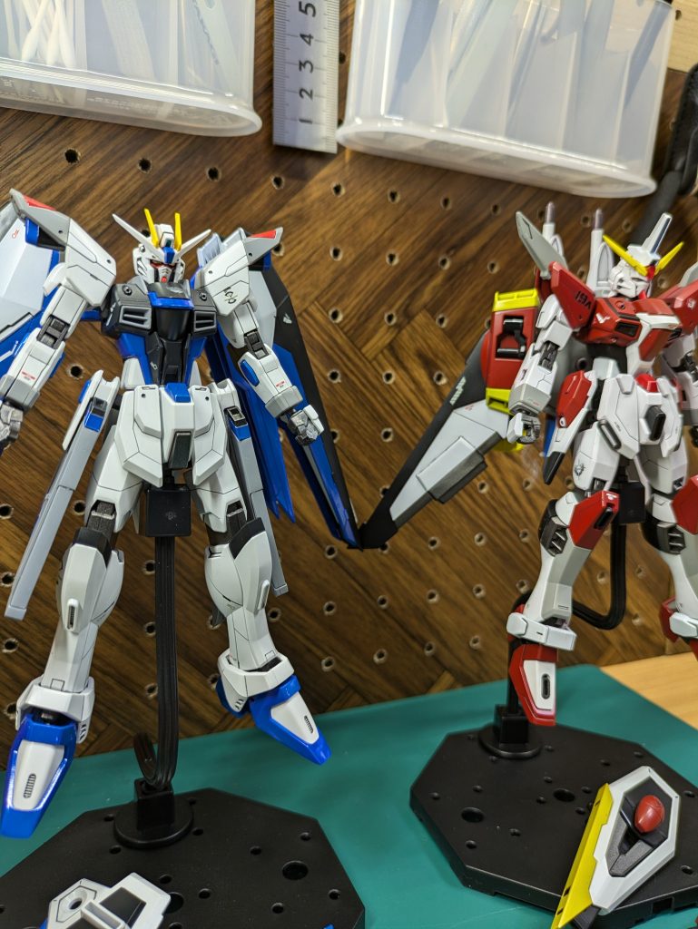 なぜ隣がインジャなのかって?ジャスティス置けよと?持ってないのですよ(gundam-kao9)売ってないのですよ(zaku-kao9)ついでに弐式もないのですよ(gundam-kao1)