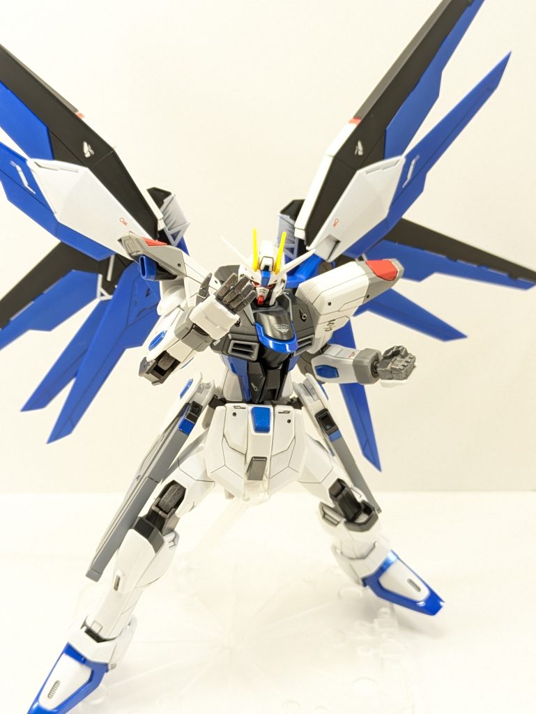 イザークが乗れば格闘戦も出来る様になります