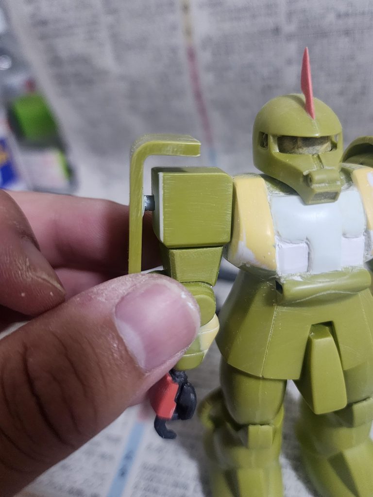 右腕シールドはパカパカするのが気に入らなかったので3mm軸に変えてます