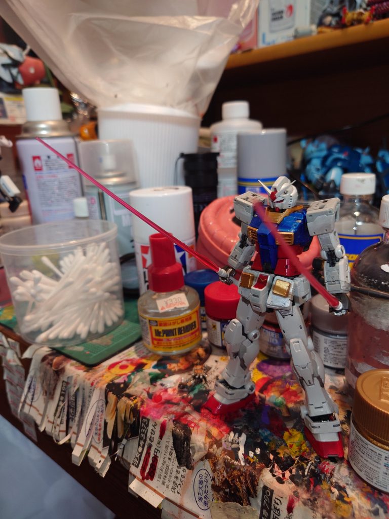 シールドやビームライフル、バズーカを塗装しようと思ったら…塗料が足りませんでしたwまた今度、塗装します！