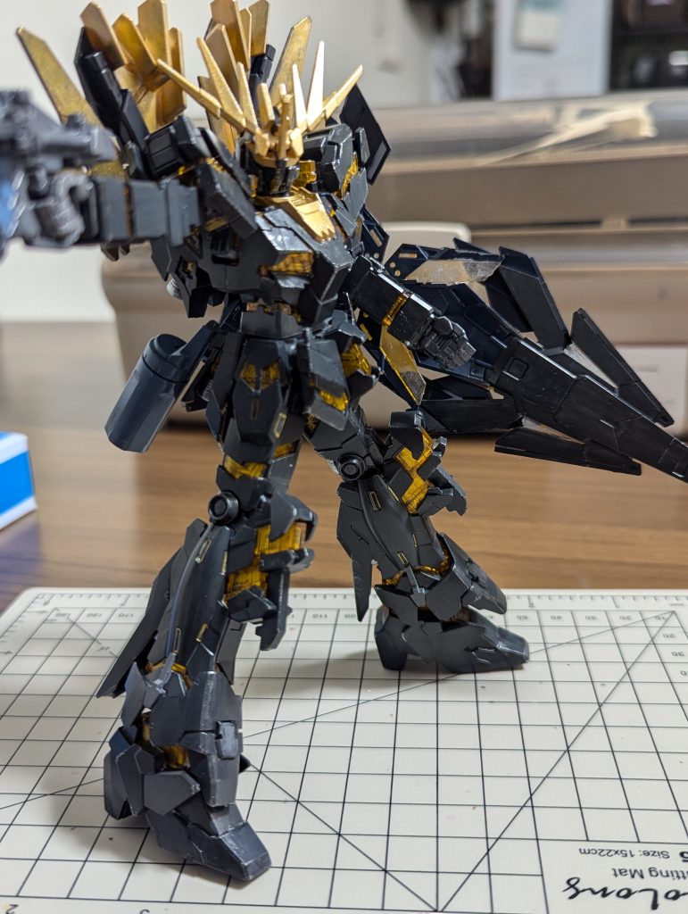 今回は退色表現するのにウェザリングカラーを使わず、2色目を重ね塗りしてみました。