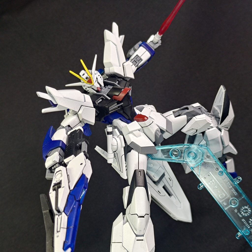 シールドと後腰に磁石を仕込みマウントできるようにし、ブーメランからブースターのイメージで付けてみました