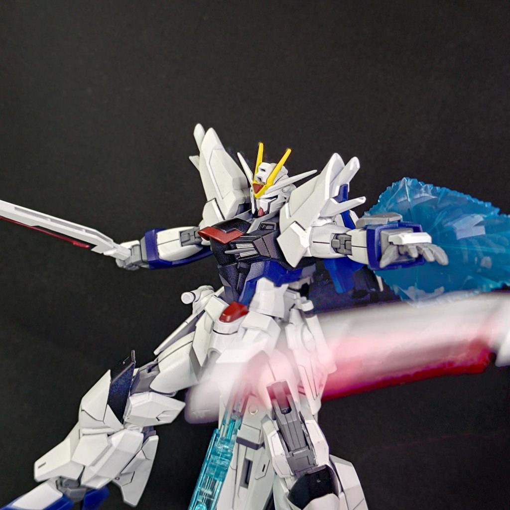 シールドの羽は、取り外し可能にし、ブレード兼ブーメラン用に改造