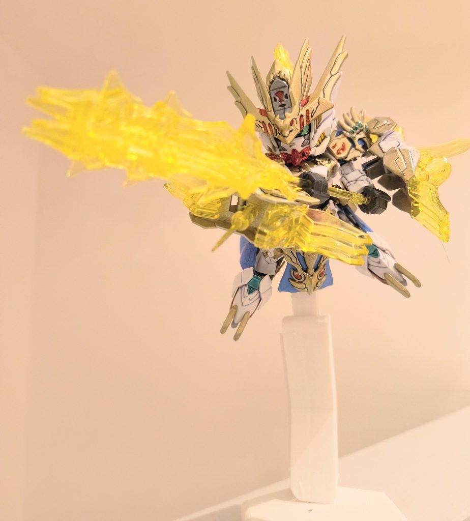 青パーツと、ゴールドパーツはランナーごとサーフェイサー＆エアブラシですがそれ以外はガンダムマーカーとトップコート（光沢）のみです。