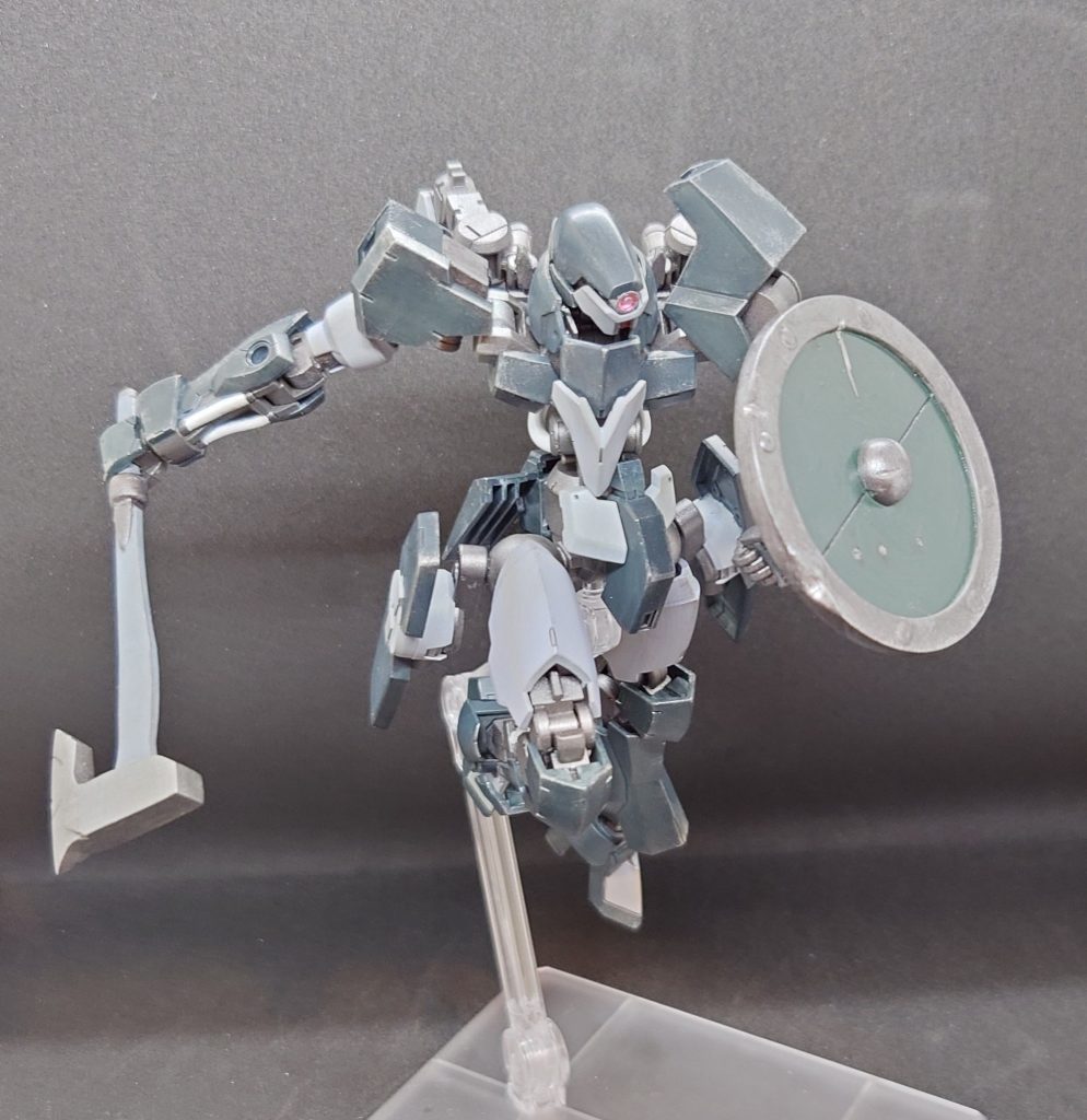 ベースキットはジークルーネです。なるべくジークルーネと分からなくなるようにグレイズとシュヴァルベグレイズのパーツを使いました。