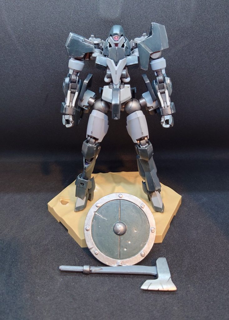 ヘヴィアックスとヴァイキングシールドはプラ板とパテなどで作成。Netflixでヴァイキング~海の覇者たち~を観て影響されました(笑)。ギャラルホルンなど、鉄血の設定は多くが北欧神話から取ってますし合うんじゃないかと。