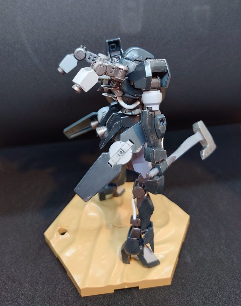 ガンダムアスタロトのキメラ装甲設定が好きなので、フレームに既存の装甲を装備させた鉄血の世界でもありそうなオリジナル機体を作りたいと思い作成しました。ヴァルキュリアフレームは全部で9機らしいので、そのフレームを妄想で使うのはおこがましいかと思い(意味不明)、ヴァルキュリアフレームのコピーという設定にしてます。