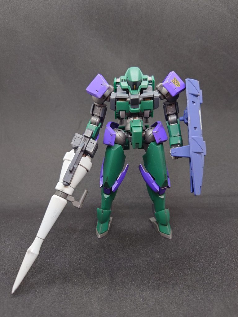 レギンレイズ（ジュリエッタ機）を一般機カラーに塗装してから肩と腰、膝アーマーだけをガエリオのパーソナルカラーに塗装し、近衛兵感を表現してみました。