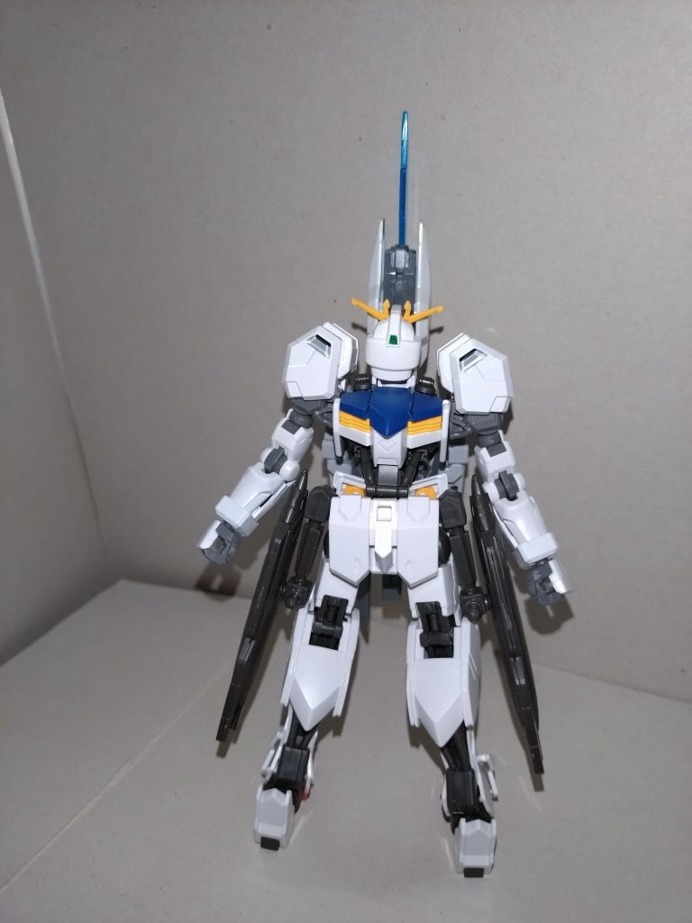 千聖「続いて頭部を180°回して肩アーマーを跳ね上げます」