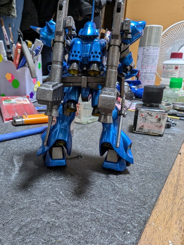 背面は穴あけを行いました。合わせ目が見えるのはココロの中で修正お願いします。