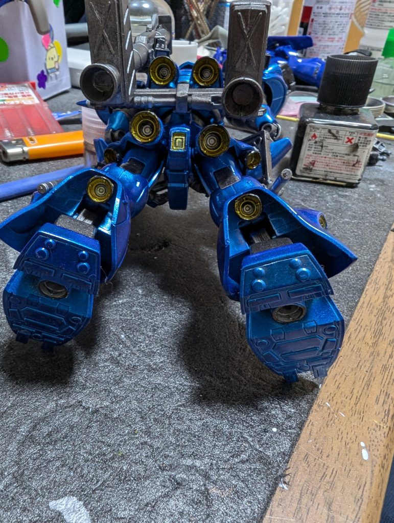 汚いですが、メタルビルドっぽくしたくてバーニア内イエローキャンディにしてみました。メガネ作り直さないとこれくらいが限界です。