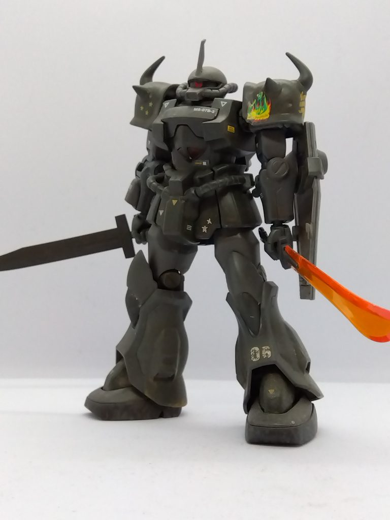 スクリーミン・マンティスのエンブレム。調べてもグフに使われたということくらいしか情報が見つからず。ヒートソード二刀流でカマキリっぽかった？という残ったパーツ的にも易しい安易な考えに落ち着きました。