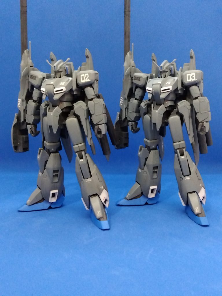 と言うことで、2機を一気に仕上げました。アルファベットデカールがあれば「PG」とどこかに入れたかったのですが仕方ない。あとはこの真ん中に置く奴が欲しい。新旧どちらでも、何なら混ぜたりとかしてみたいですね。そんなこんなで年末が見えてきました。