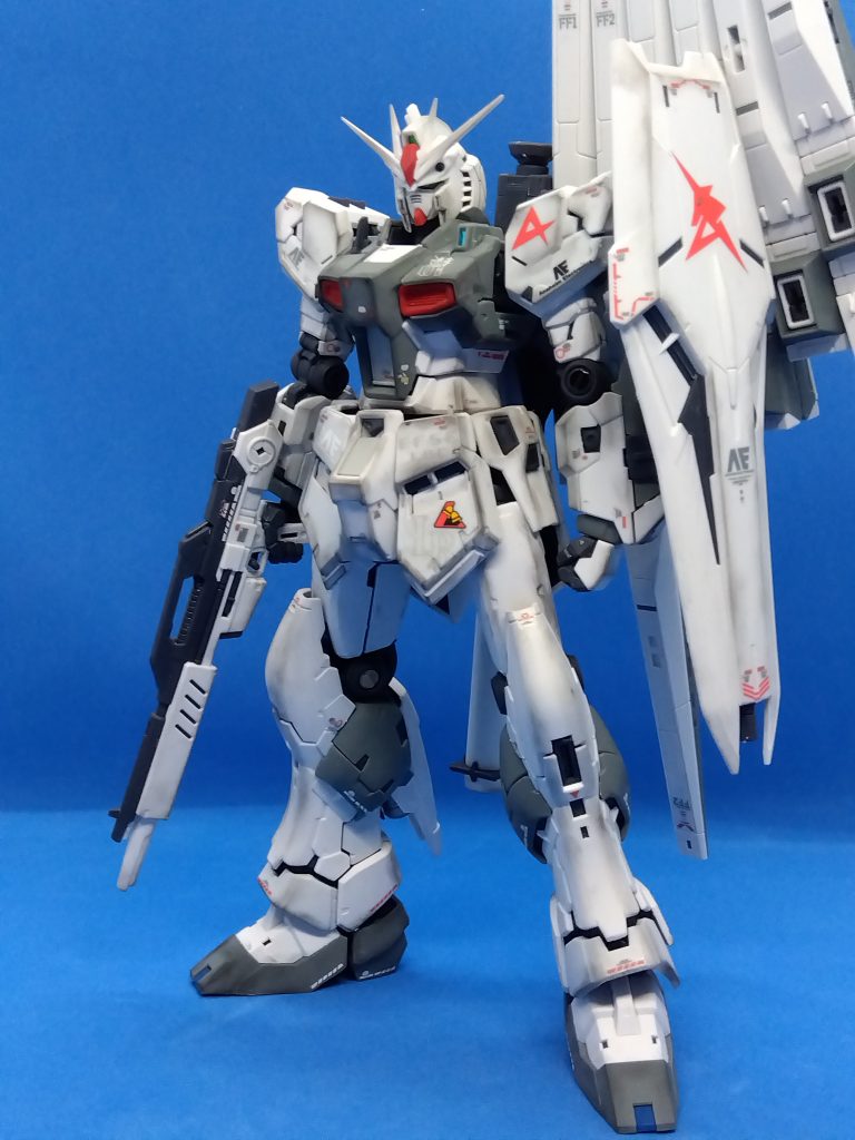 せっかくの限定品なので成型色活かし。設定は異なるようですが、今回はあくまでもアムロの機体として仕上げました。個人的にはファーストロットというより予告編の印象です。