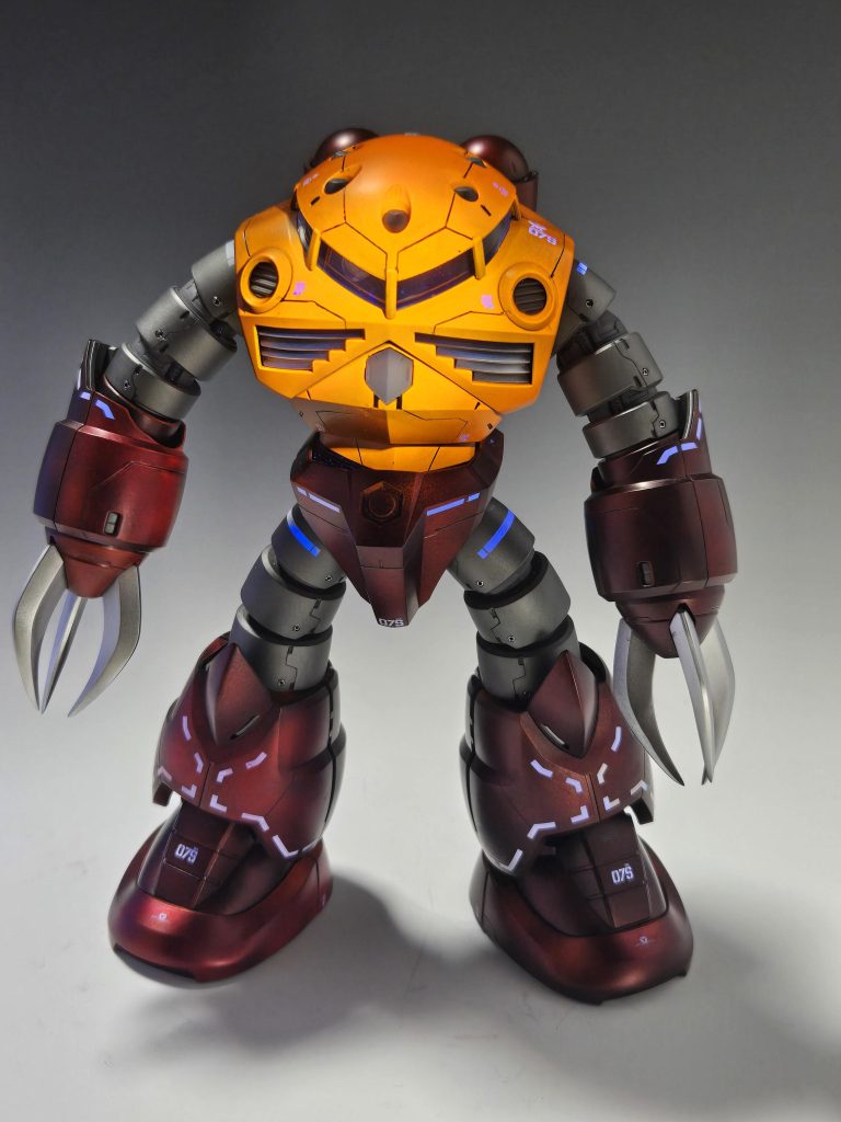 蛍光レッドふいてるのでブラックライト当てると胴体が光ります。なんかめっちゃ恥ずかしがってるみたいですねw