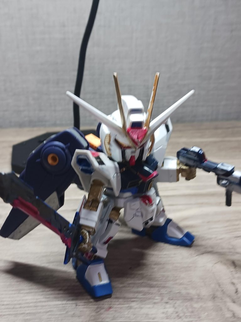 特徴武装を持たせてみた。デスティニー、ストフリ、エアリアルが合体ですねww