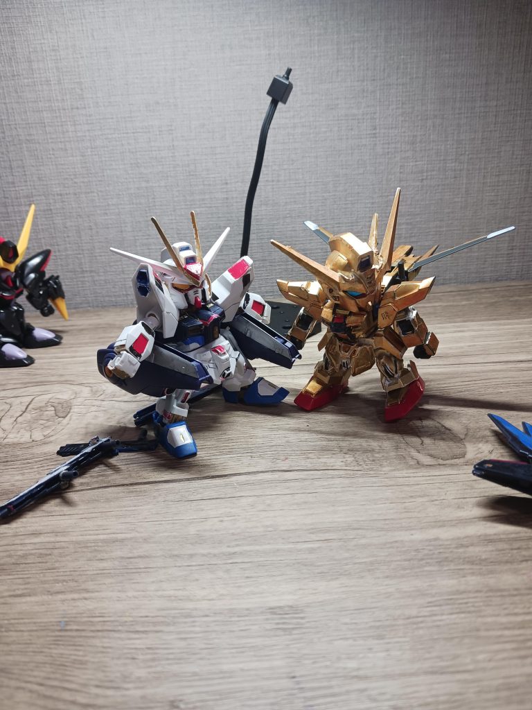 進化しているストフリ、ほぼ最初で止まっているアカツキこちらも格差ヤバい