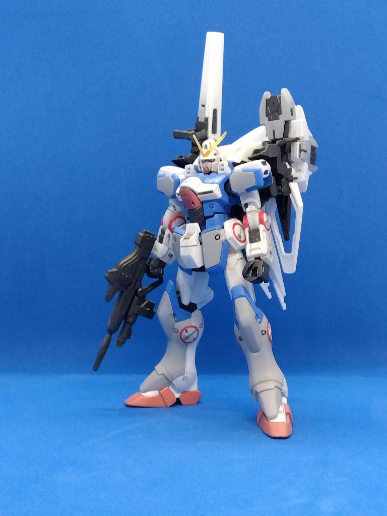 せっかくのクリアバージョンなので、ところどころクリアのままにしています。余談ですが1/144のVガンダム系と言うことで作業してると色々思い出すことがあり。特にVガンダムの時は完成品のおもちゃで遊んでて、プラモデルを作ったのは次のGガンダムからだったなと。