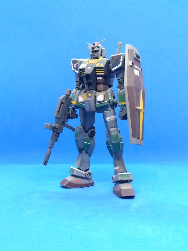 デカール失敗したのですが、何とかリカバリーできたかな？と。肩の力を抜いて成型色で楽しむのも最近なガンプラならアリだと改めて思います。