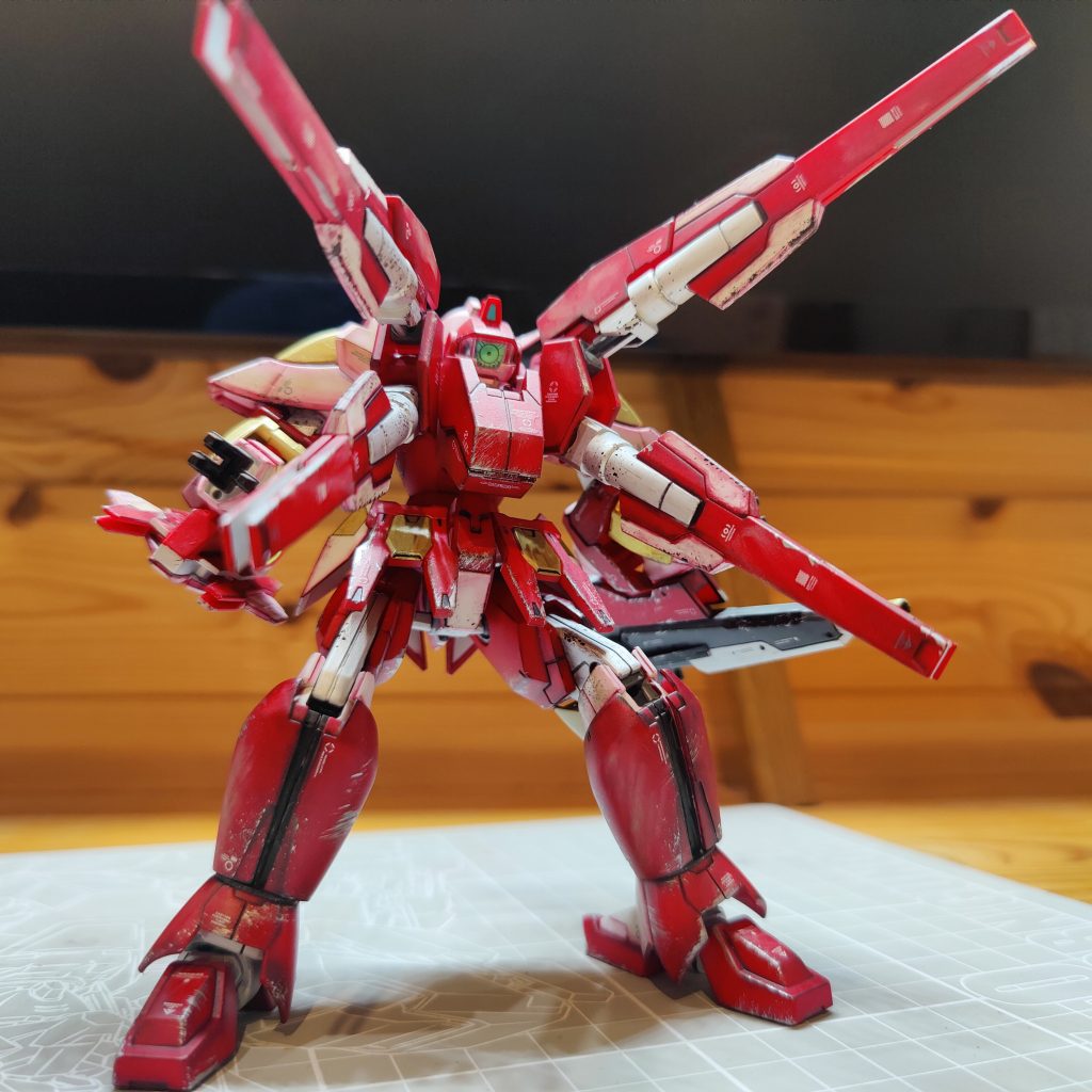 リボーンズガンダムは正面は白ツルですが、背面が格好良いですよね。リボーンズキャノンに変形させたら、元に戻したくなくなって、1週間ほど鑑賞。投稿がどんどん遅くなりますw