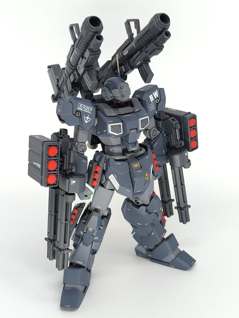 気晴らし制作で装備やカラーやマーキングは自分なりに遊んだ。故に後悔は無いが、制作についてはそこそこ反省はしている。特に全体的に粗くなってしまった。時間効率と仕上がりを攻めたのだけど、効率重視で妥協してはいけないことがプラモには多々ある。