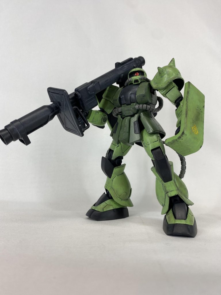 ニッキ・ロベルト機(ラケーテン・バズ装備)C型とのコンパチキットなので、余剰として出る右肩シールドを小型化して手持ちにしました。