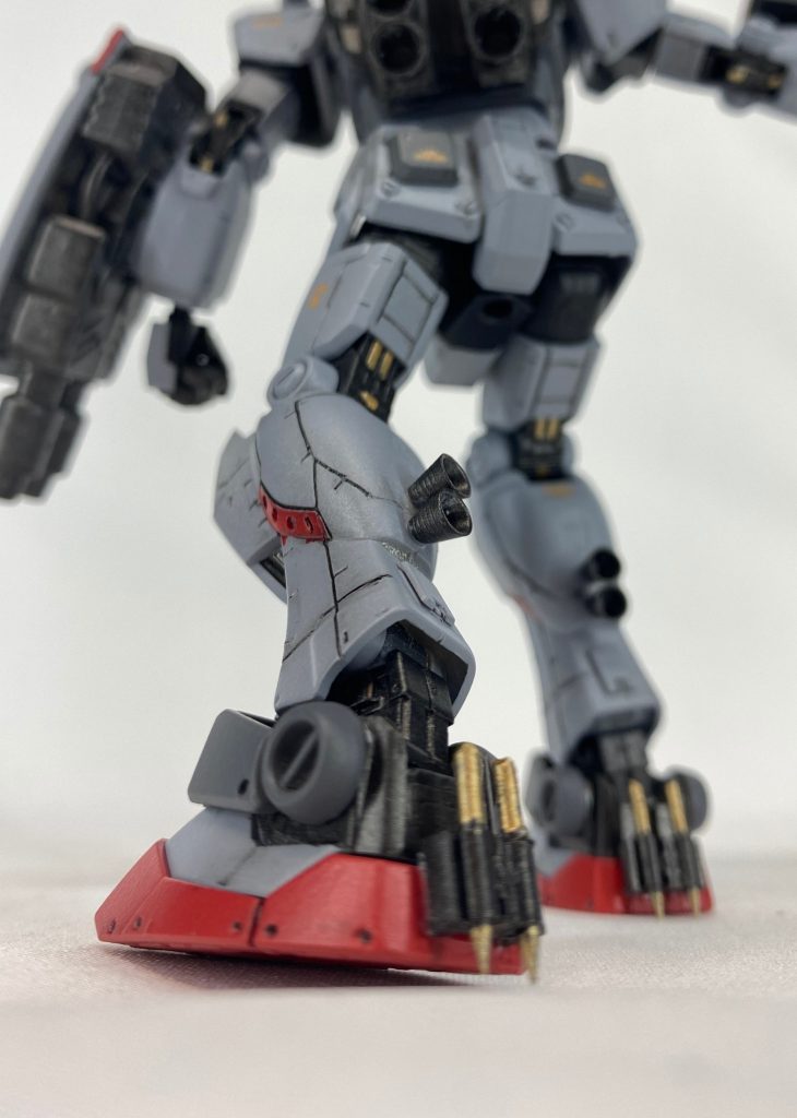 倒れた敵機を確実に破壊するパイルバンカー真鍮パイプと釘を組み合わせました。ボトムズのターンピックや、仮面ライダーBLACKのシャドームーンの踵をイメージしました。どっちも武器ではないですが😅