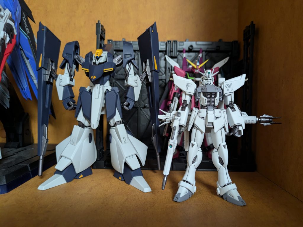 白ギャプランと…同スケールとは思えん体格差^^;