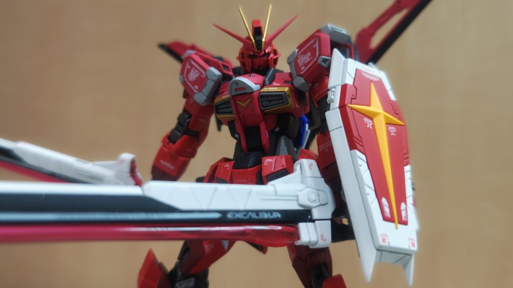 無印ソードインパルスが胴体赤いのでSPEC2は黒くしたんでしょうが、個人的にこっちのが好みです。配色バランスは同じく赤いガンダムフェイスのギナ2を参考にしました。