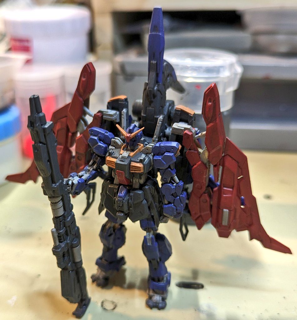 スーパーガンダムにゼータのパーツをポン付け。ペタペタと水性塗料の筆塗りで。