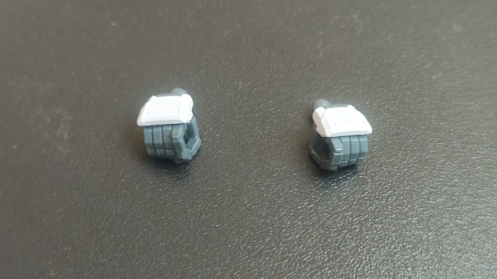 エクスカリバーの持ち手パーツ。全ての工程が終わってからランナーに残っているのを見つけました笑