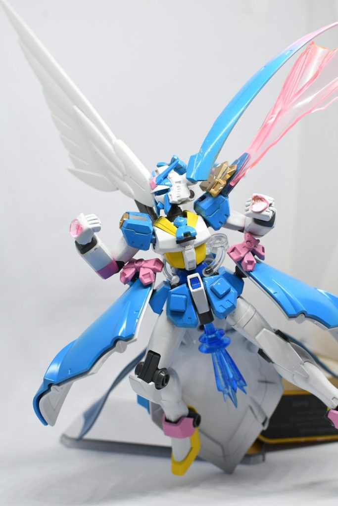 大きいパーツは可動域の干渉に気を付ける…勉強になりましたこれなんかはうまく誤魔化してモビルファイターらしさが出たかな?